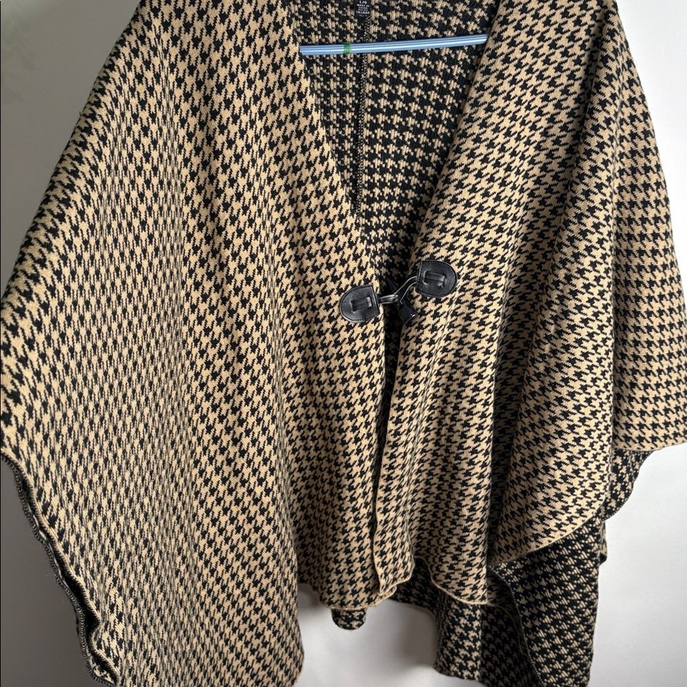 Nina Leonard Black and Tan Knit Poncho